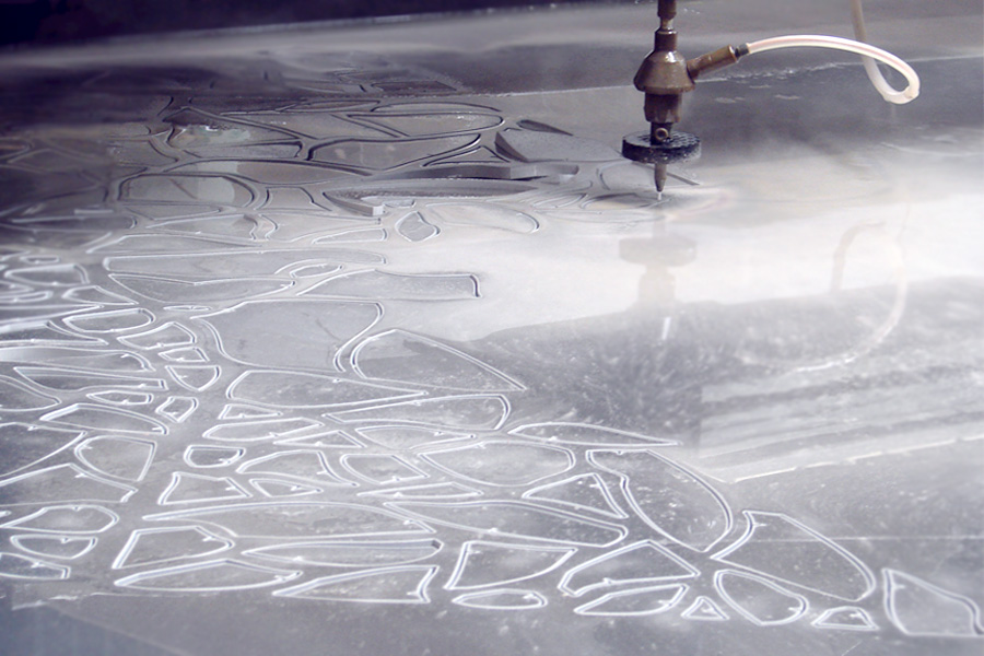 Corte de plancha de aluminio mediante chorro de agua